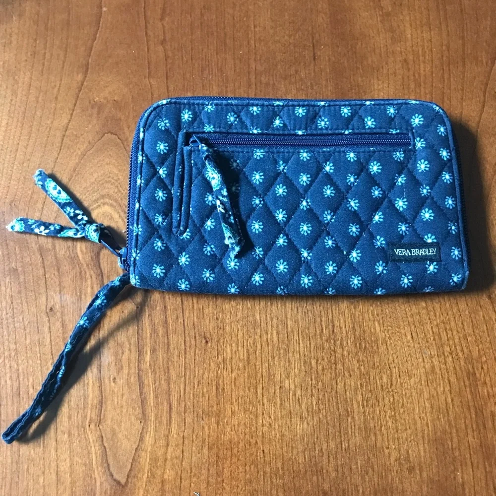 VERA BRADLEY Zip Around Wallet in Seaport Navy Pattern